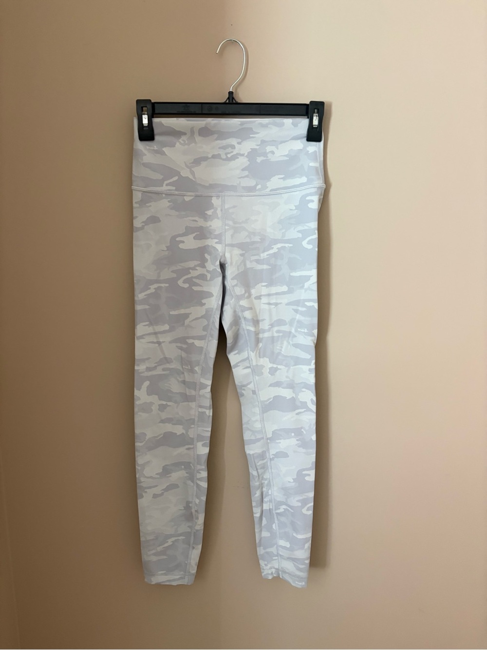 Lululemon Women’s Grey & White Camo High-Waist Leggings Sz 6 - Picture 2 of 5